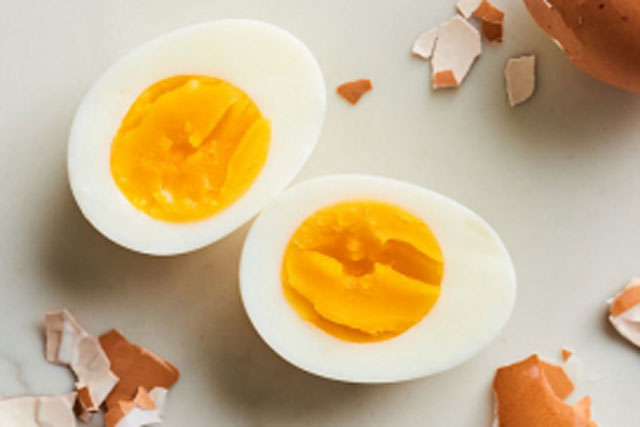 Thả thứ này vào luộc trứng: Món ăn thơm ngon đậm vị, dễ bóc vỏ