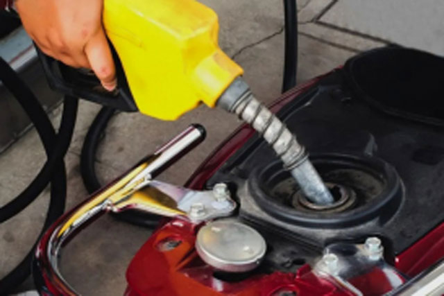 Đổ xăng đừng hô đầy bình hay 50 ngàn: Ghim ngay những cách thông minh để tránh gian lận