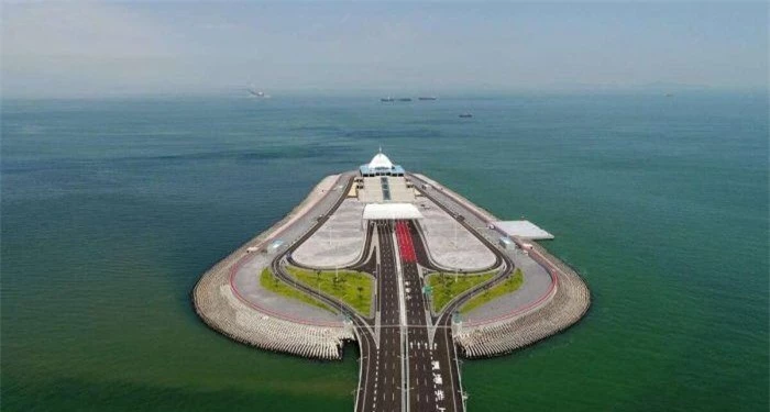 Cận cảnh đường hầm cao tốc dài nhất Trung Quốc chạy dưới hồ nước ngọt 5