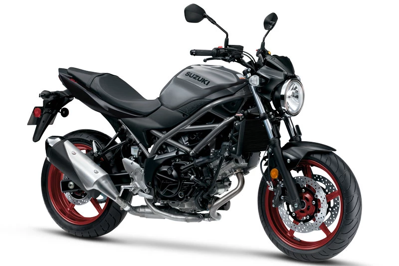 6. Suzuki SV650 2023 (giá: 7.399 USD).