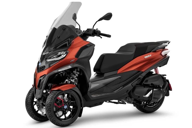 6. Piaggio MP3 400 HPE 2023.