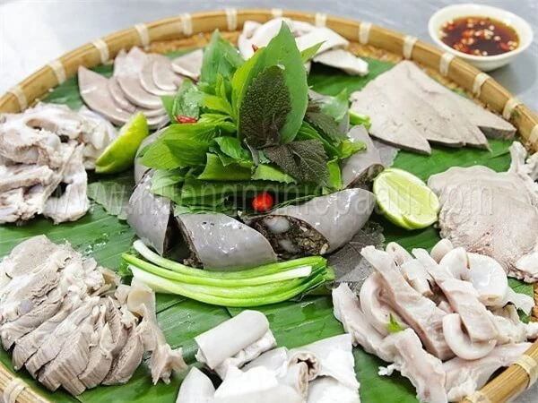 Lòng lợn - món nhiều người Việt nghiện mê mẩn sẽ trở thành 'thuốc độc' nếu ăn theo cách này ảnh 1