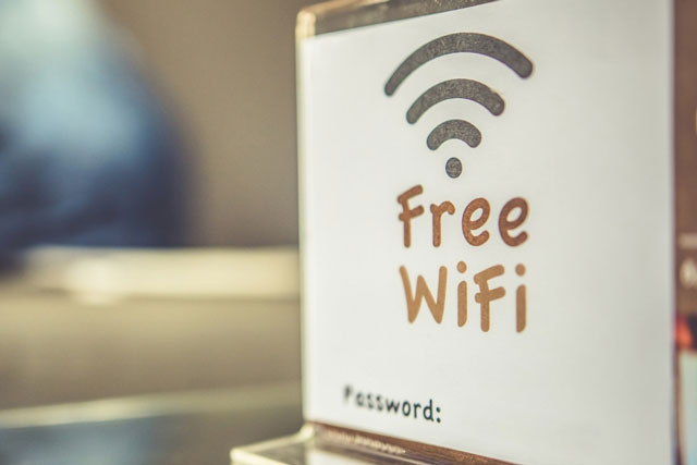 Tiềm ẩn rủi ro khi sử dụng WiFi miễn phí nơi công cộng