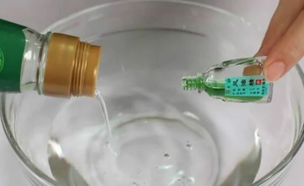 Nhỏ vài giọt dầu gió vào góc phòng ngủ: Mẹo nhỏ nhưng lợi ích lớn biết rồi ai cũng muốn làm theo