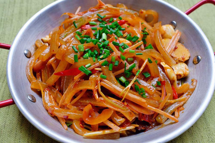 Phụ nữ ăn da heo chống lão hóa, bác sĩ gợi ý 5 thực phẩm cực tốt này