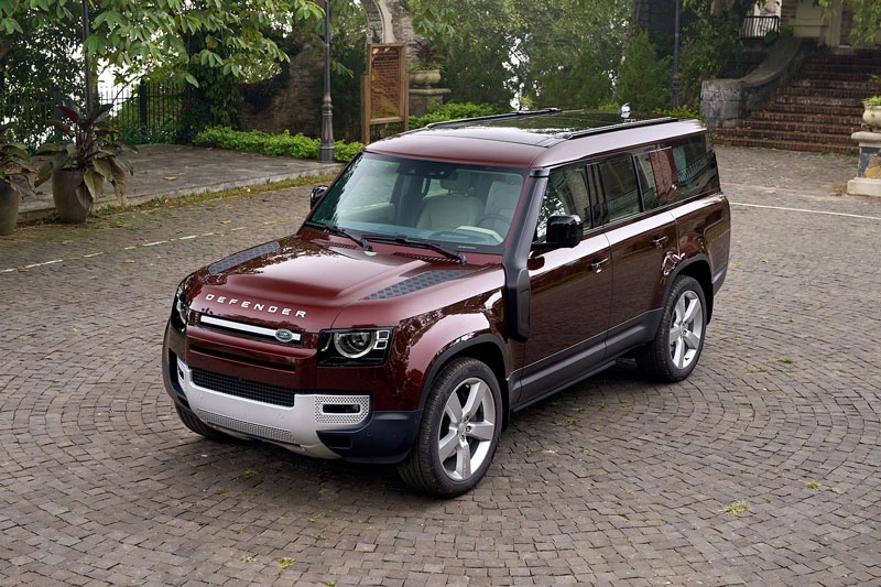 Land Rover Defender.