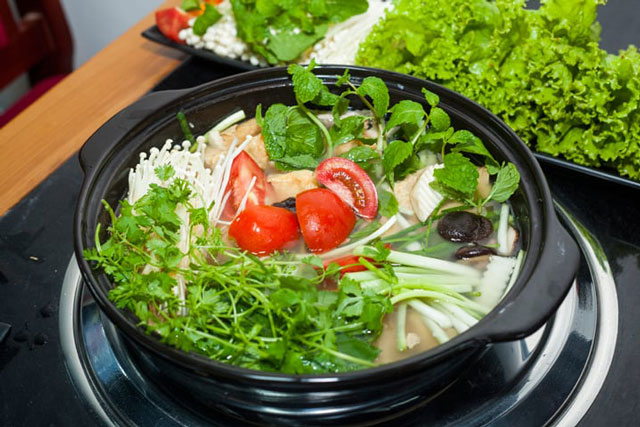 5 loại rau ngon đến mấy cũng chớ dại nhúng vào nồi lẩu kẻo nguy hại sức khỏe