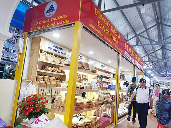 Điểm giới thiệu và bán sản phẩm hàng Việt, OCOP tại chợ Hàn vừa được Sở Công Thương Đà Nẵng đưa vào hoạt động ngày 2/4