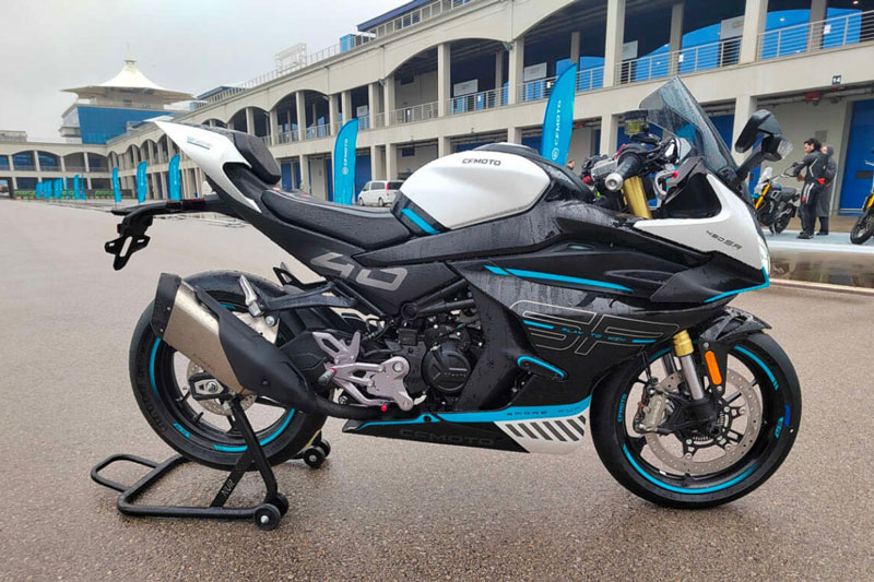 Môtô 450 phân khối, phanh ABS 2 kênh, giá 154 triệu đồng