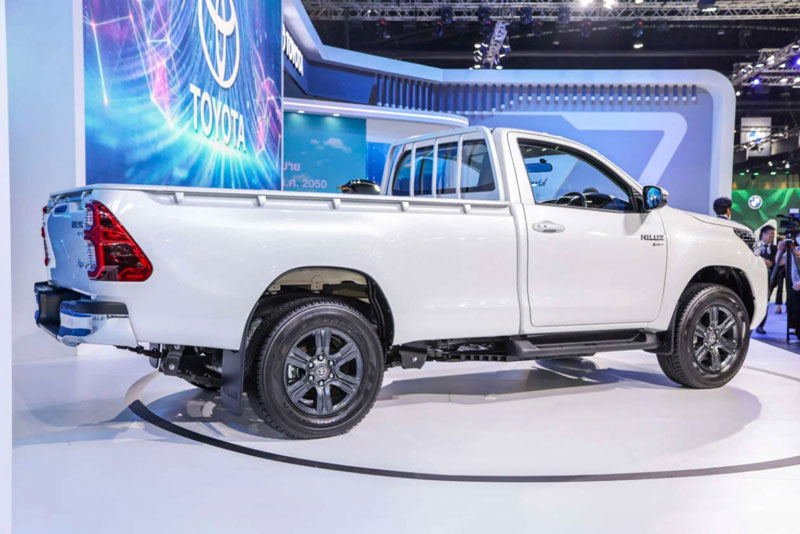 Chi tiết xe bán tải chạy điện Toyota Hilux Revo BEV Concept vừa trình làng