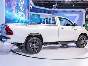 Chi tiết xe bán tải chạy điện Toyota Hilux Revo BEV Concept vừa trình làng