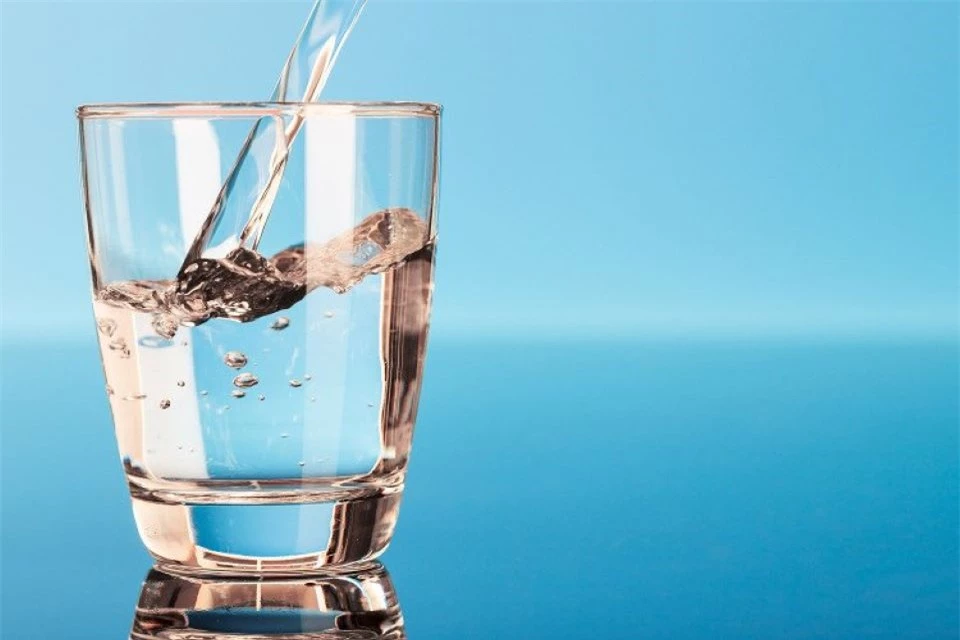 Lý do vì sao bạn nên uống nước sau khi thức dậy vào buổi sáng?