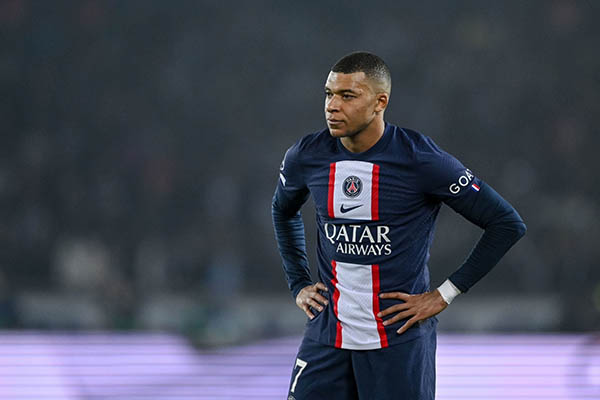 Mbappe ăn đủ tiền thưởng trung thành tại PSG