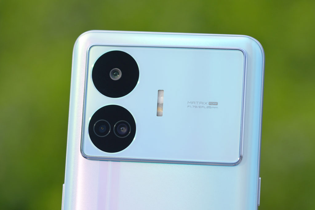 Smartphone chip Snapdragon 7+ Gen 2, RAM 16 GB, sạc 100W, giá ‘hạt dẻ’