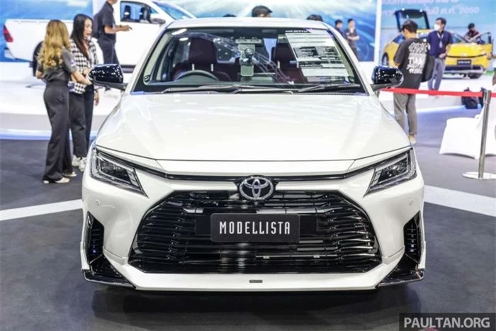 Toyota Vios thế hệ thứ tư đã chính thức ra mắt tại Malaysia vào ngày 20/3/2023, nhưng chiếc sedan phân khúc B hoàn toàn mới này đã rong ruổi trên những cung đường Thái Lan kể từ tháng 8/2022 với biểu tượng Yaris Ativ.