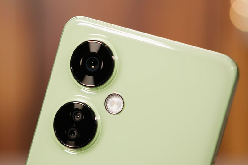 Smartphone 5G, RAM 8 GB, sạc 67W, giá gần 6 triệu đồng