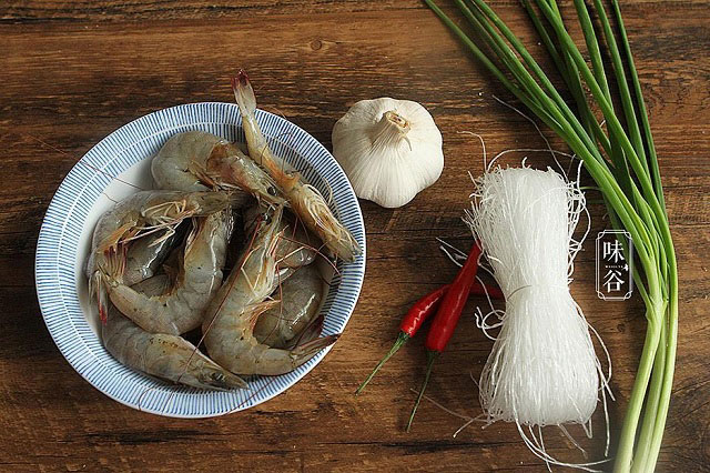 Cách làm món “tôm hấp phú quý” thơm ngon đẹp mắt cho bàn tiệc đêm giao thừa