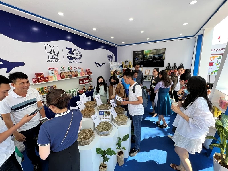 Lần đầu tiên một phiên đấu giá cà phê đặc sản Việt Nam được tổ chứcvới sự tham gia của các nhà rang xay trong và ngoài nước 