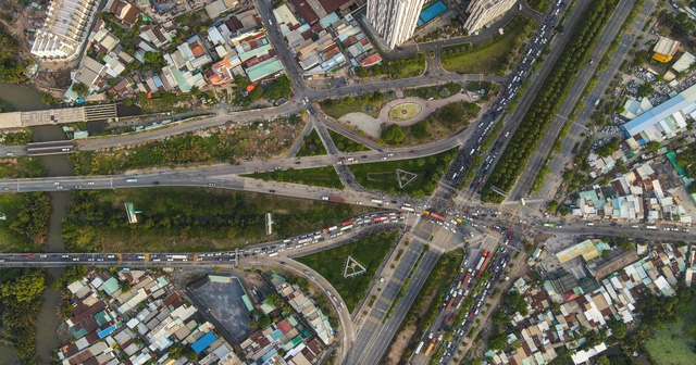 Gỡ khó cho "đầu tàu" kinh tế TP Hồ Chí Minh