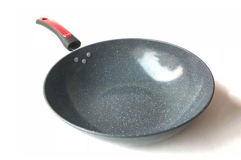 Nên sử dụng chảo chống dính trong bao lâu?