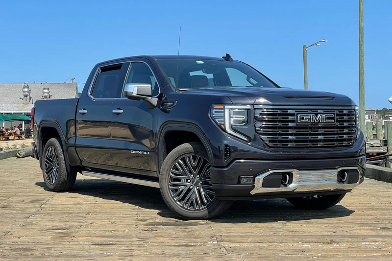 =8. GMC Sierra 1500 Denali Ultimate 2023 (thời gian tăng tốc từ 0-96 km/h: 5,4 giây).