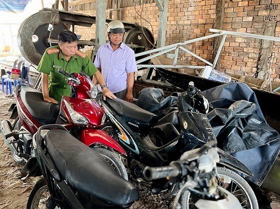 Nhiều tài sản nghi trộm cắp được tập kết ở trại cưa bị bỏ hoang