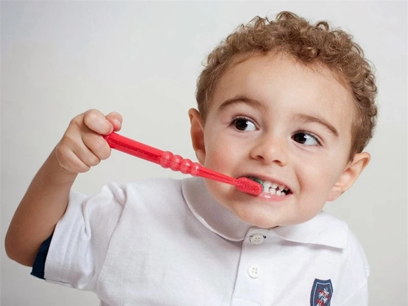 Nên cho trẻ chải răng vào thời điểm nào?