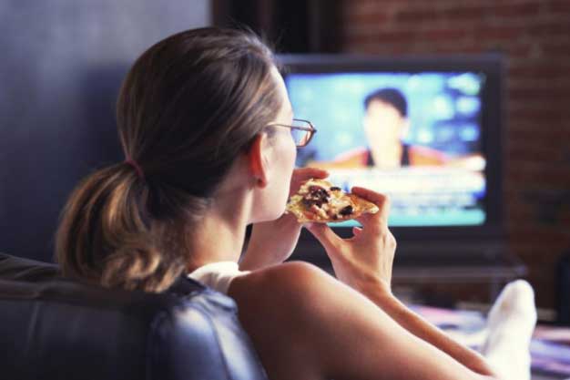 10 thói quen ăn uống ai cũng nghĩ là vô hại nhưng hóa ra lại khiến cơ thể gặp nhiều nguy hiểm