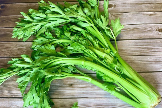 4 thực phẩm kỵ với cần tây, nhiều người không biết cứ tưởng ăn chung là ngon bổ