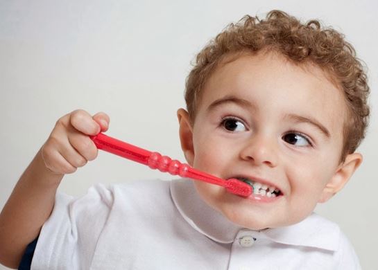 Nên cho trẻ chải răng vào thời điểm nào?