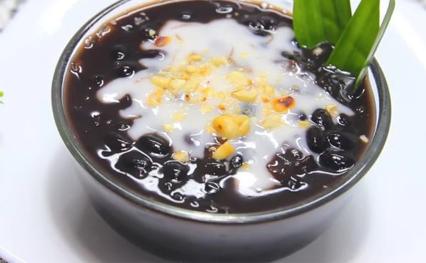 2 thời điểm vàng uống nước đậu đen giúp phụ nữ hồi xuân, nhưng nhớ 4 điều này kẻo rước bệnh