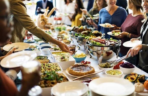 Nhân viên nhà hàng lâu năm tiết lộ: Đi ăn buffet 3 món tuyệt đối không nên ăn, 2 món nên ăn ít lại