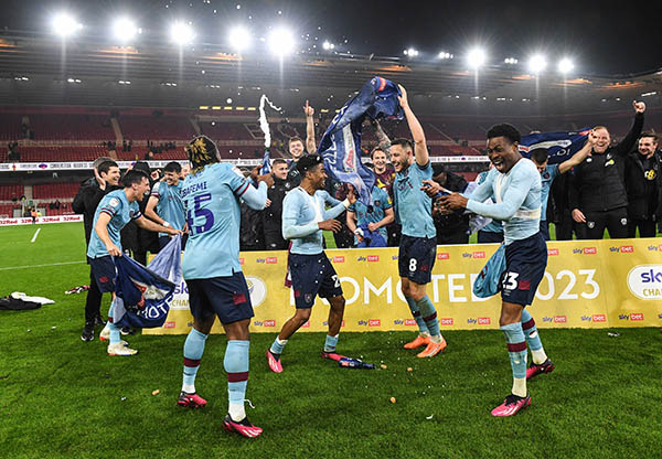 Xác định CLB đầu tiên thăng hạng Premier League