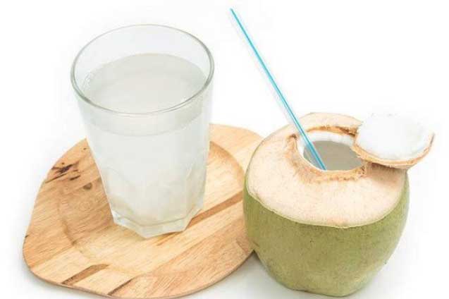 Sai lầm khi uống nước dừa dễ gây rối loạn tiêu hóa, nhất điều thứ 3 cực kỳ nguy hiểm