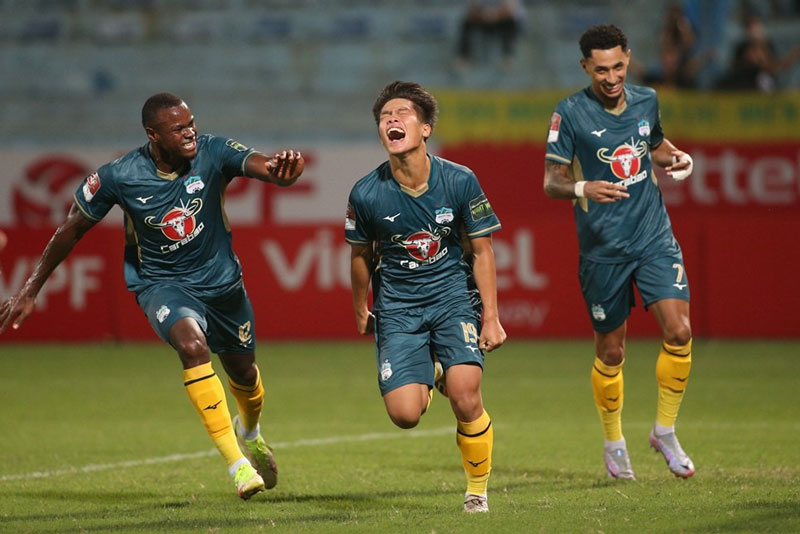 Quốc Việt trở thành chân sút trẻ thứ hai ghi bàn ở V.League 2023