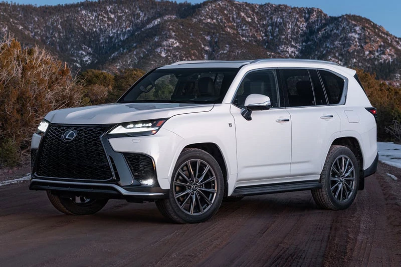 Lexus LX 600 F Sport.