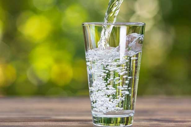 Hãy chọn một trong số các loại nước uống này để da căng mịn, tươi sáng và trẻ lâu