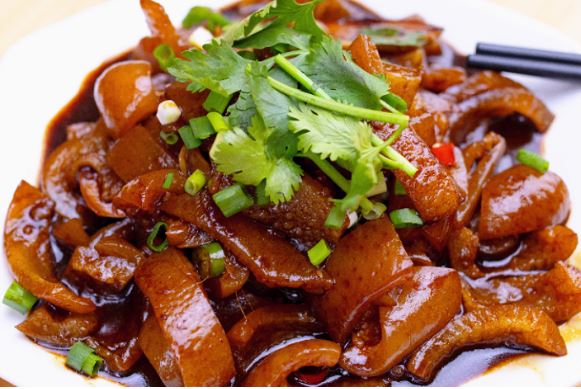 Bộ phận rẻ nhất của con lợn, nhiều người thường bỏ đi mà không biết nó là ‘kho collagen’