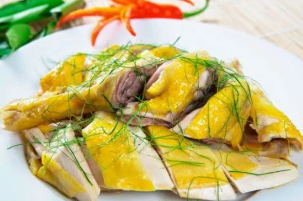 Luộc gà bằng nước lạnh là sai: Bí quyết luộc gà giòn da, thịt thơm ngon, săn chắc, đậm vị