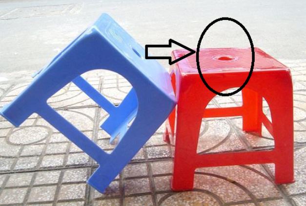 Ghế nhựa thường có 1 lỗ tròn: 90% dùng mãi mà không biết sự thật