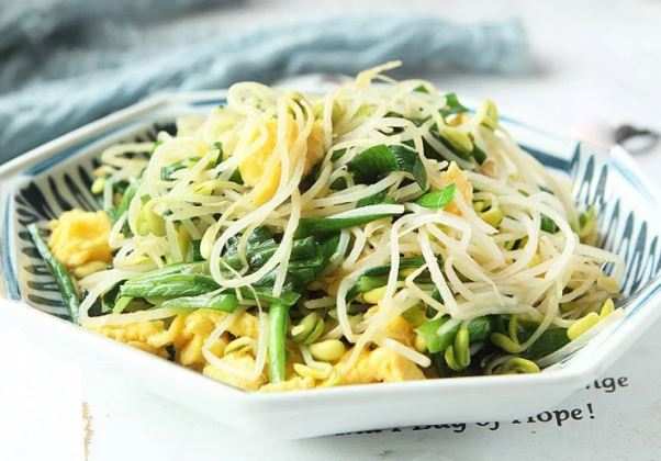 Giá đỗ xào với nguyên liệu này ăn ngon lại giàu vitamin, canxi