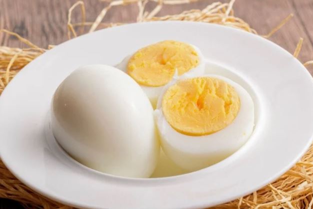 Thả thứ này vào luộc trứng: Trứng đậm vị, dễ bóc vỏ ai cũng nên biết