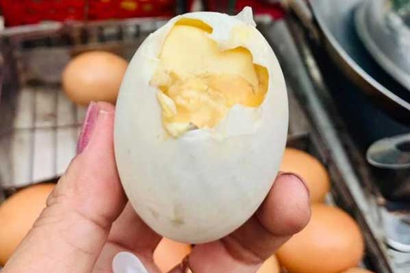 Chuyên gia cảnh báo: Ăn trứng gà ấp dở cẩn thận rước bệnh vào người