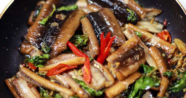 Thực đơn cơm chiều: Lươn kho tiêu, chả cốm, canh súp lơ trộn tôm thịt