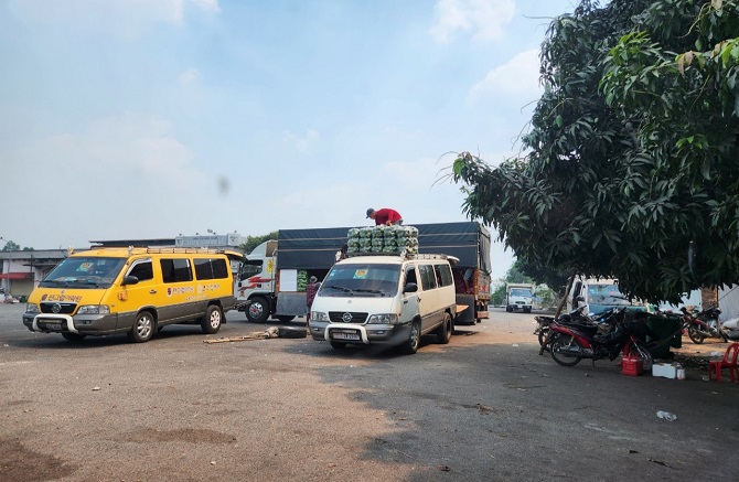 Lộn xộn bãi tập kết hàng hóa tự phát ở Khu kinh tế Cửa khẩu Tịnh Biên