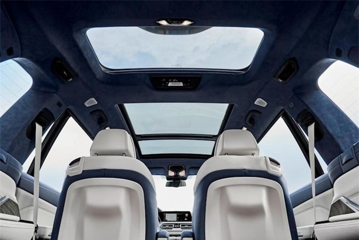 Cửa sổ trời toàn cảnh trên BMW X7 2020-2022BMW