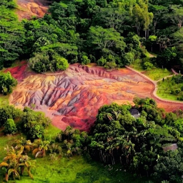 Vùng đất 'cầu vồng' độc đáo - thiên đường có thật của đảo quốc Mauritius bé nhỏ - 1