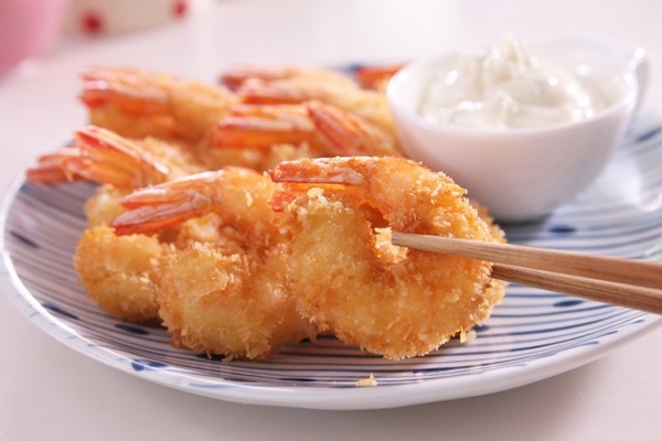 Thực đơn cơm chiều: Tôm chiên dừa, mướp đắng xào thịt bò, canh măng mọc