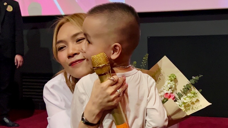 Mỹ Tâm đón cơn bão bùng nổ cảm xúc của khán giả trong chuyến cinetour phim Người Giữ Thời Gian