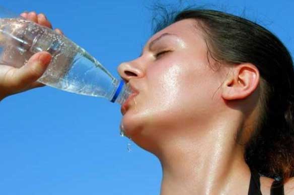 Những kiểu uống nước phá huỷ gan thận từng ngày, bỏ ngay nếu không muốn phải hối hận